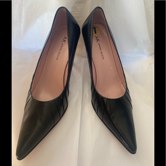 Anne Klein Shoes - Picture 2 of 7